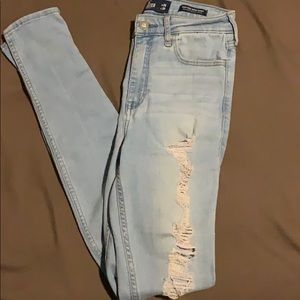 Used like new jeans. Fit comfortably & looks great